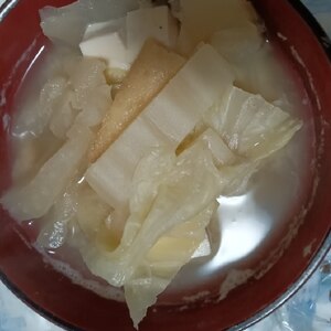 豆腐、白菜、油揚げの味噌汁